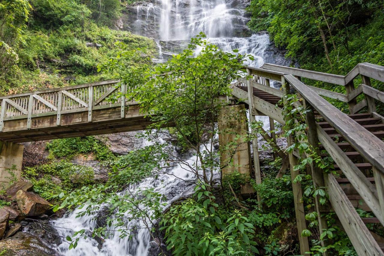 Best hiking trails near me for families with young children