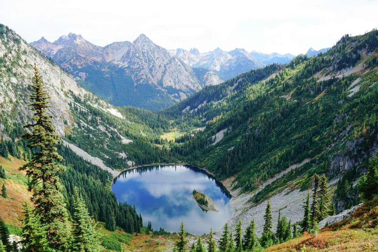 Scenic hiking trails near me with breathtaking views