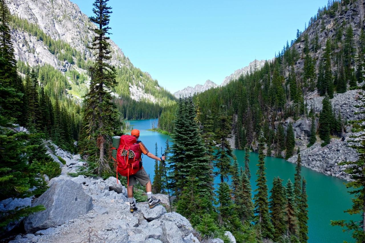 Hikes cecret tripsavvy girardi overlooking lakes Easy hiking trails near me with stunning views
