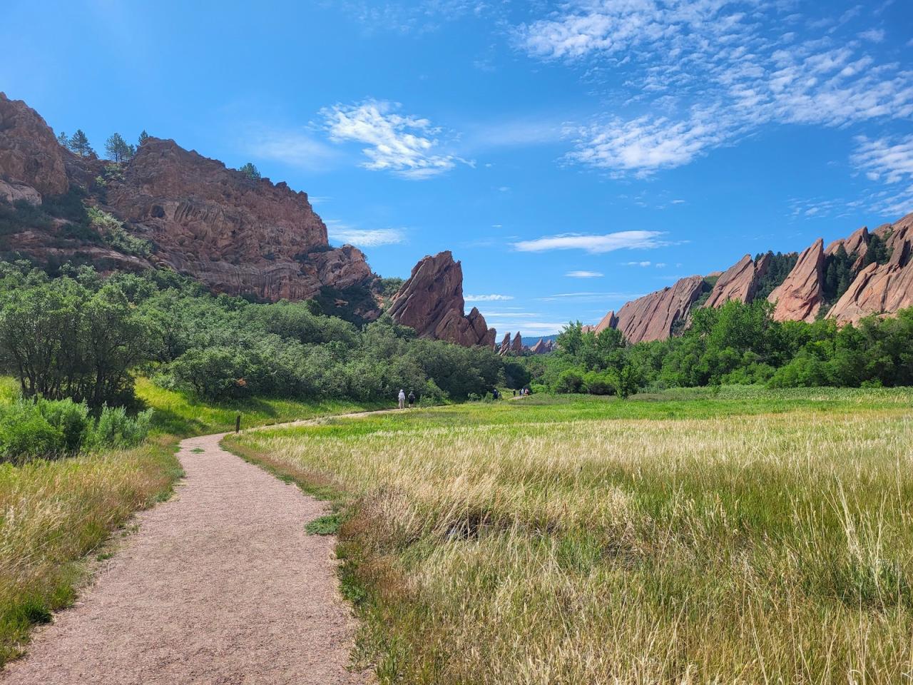 Easy mountain hikes near me under 5 miles